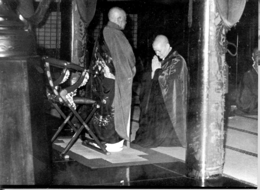 Asking a question at a spiritual examination ceremony (shosan) in Sojiji